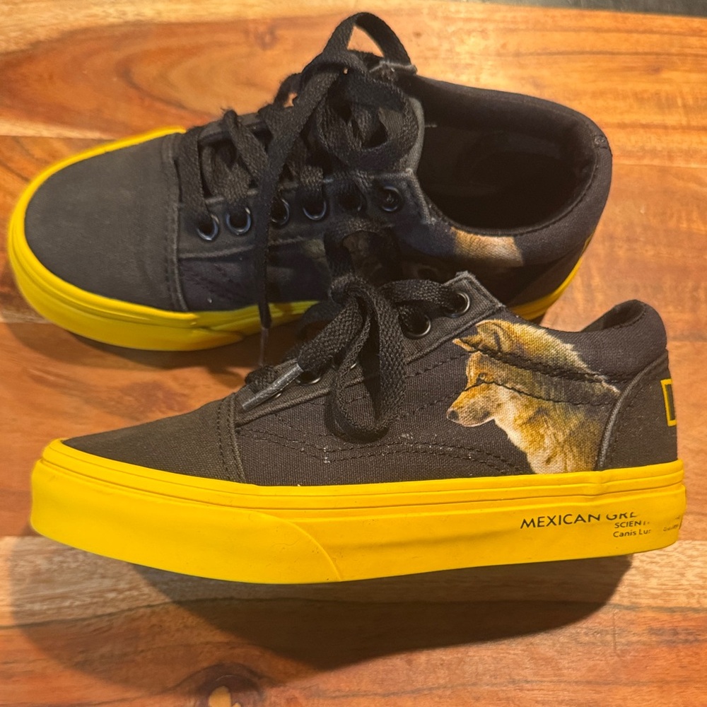 Vans National Geographic Black/Yellow PhotoArk Frog, Snake, Sloth, Wolf- 12C